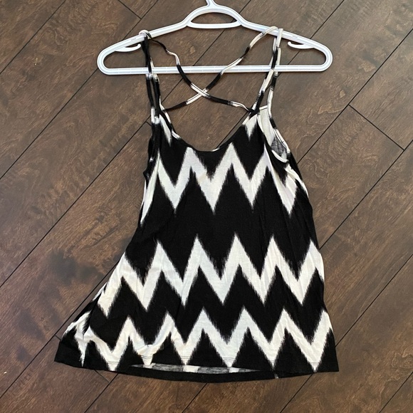 Ladies flowy tank top - Picture 2 of 3